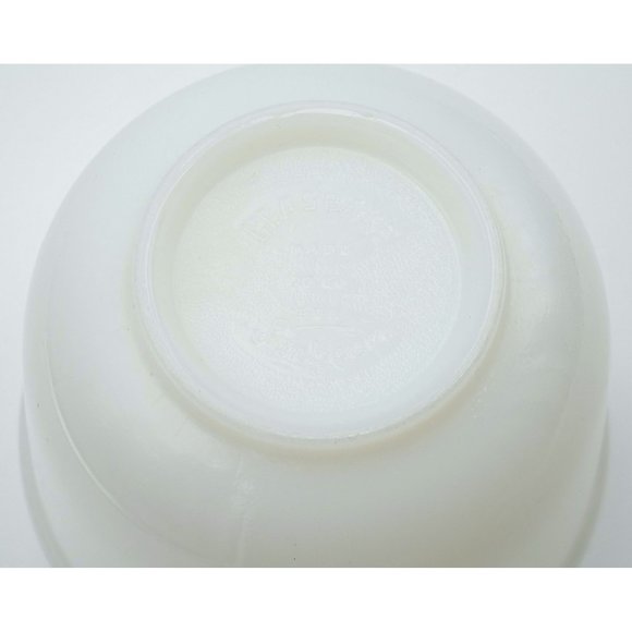 Mckee Glasbake Milkglass 6.5" Mixing Bowl with Spout for Sunbeam - Picture 4 of 5